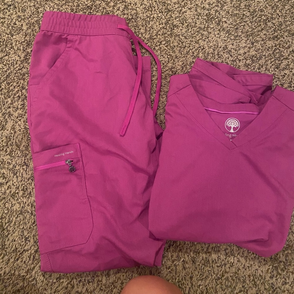 Petite Medium scrubs! Healing hands brand.